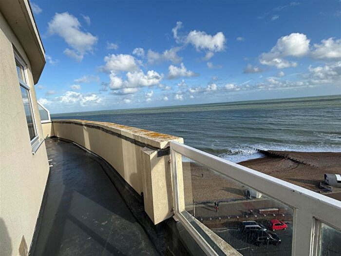 3 Bedroom Flat To Rent In Royal Parade, Eastbourne, BN22