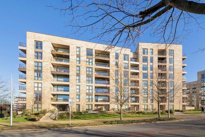 3 Bedroom Flat To Rent In Lakeside Drive, Park Royal, London, NW10