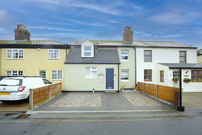 4 Bedroom Semi-Detached House For Sale In Basin Road, Heybridge Basin, Maldon, CM9