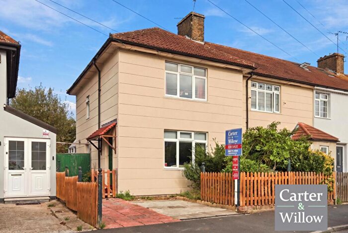 2 Bedroom End Of Terrace House For Sale In Gainsborough Road, Dagenham, RM8
