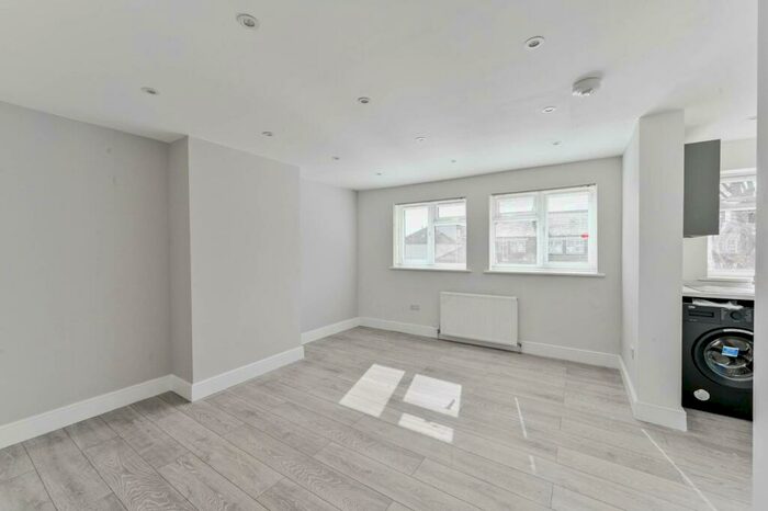 1 Bedroom Flat To Rent In The Crossway, London, , Wood Green, London, N22