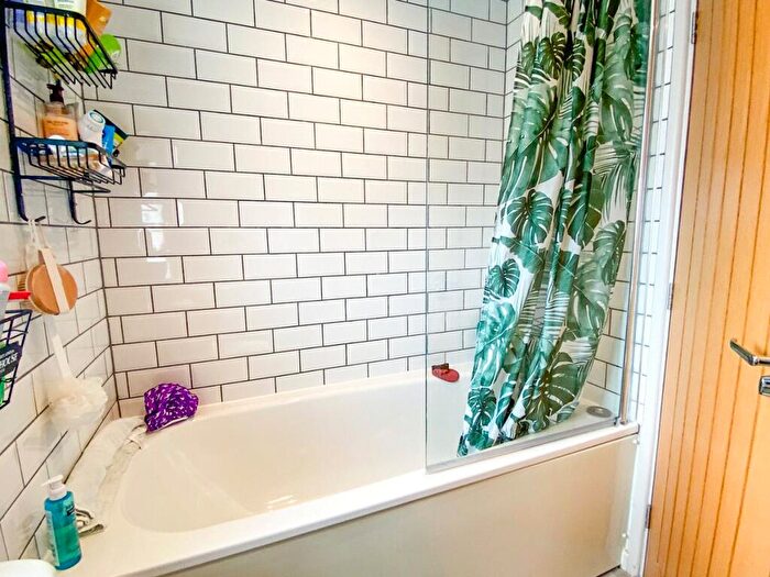 2 Bedroom Apartment To Rent In Spareacre Lane, Eynsham, Witney, Oxfordshire, OX29