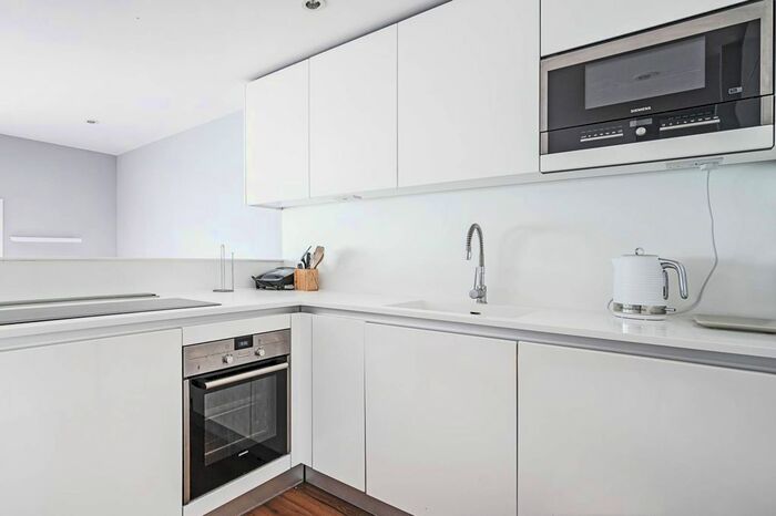 2 Bedroom Flat To Rent In Dance Square, Clerkenwell, London, EC1V