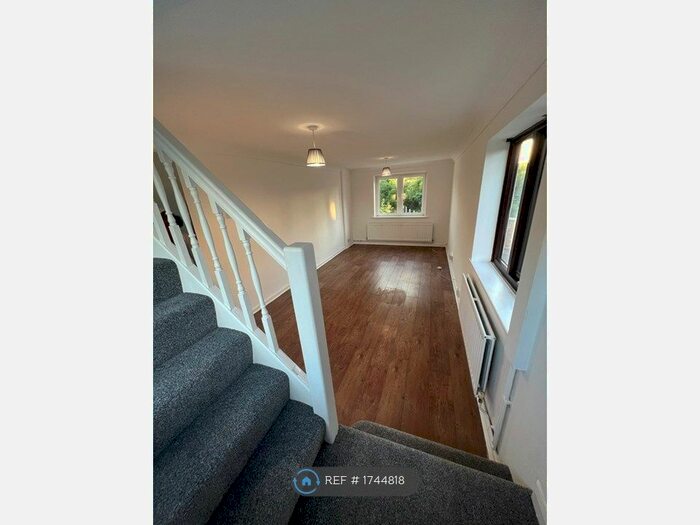 3 Bedroom Flat To Rent In Selby Road, London, SE20