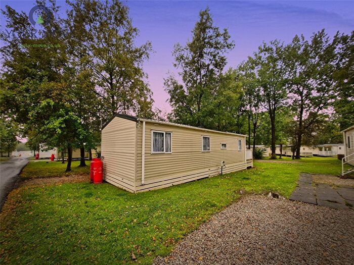 3 Bedroom Mobile/park Home To Rent In Bf, Skipton, North Yorkshire, BD23