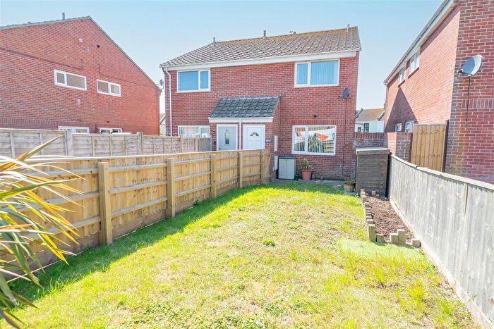 1 Bedroom Semi Detached House For Sale In Sandpiper Way, Weymouth, DT4