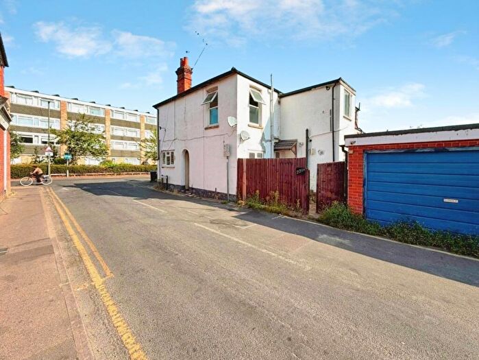 1 Bedroom Apartment For Sale In Walton Road, Woking, Surrey, GU21