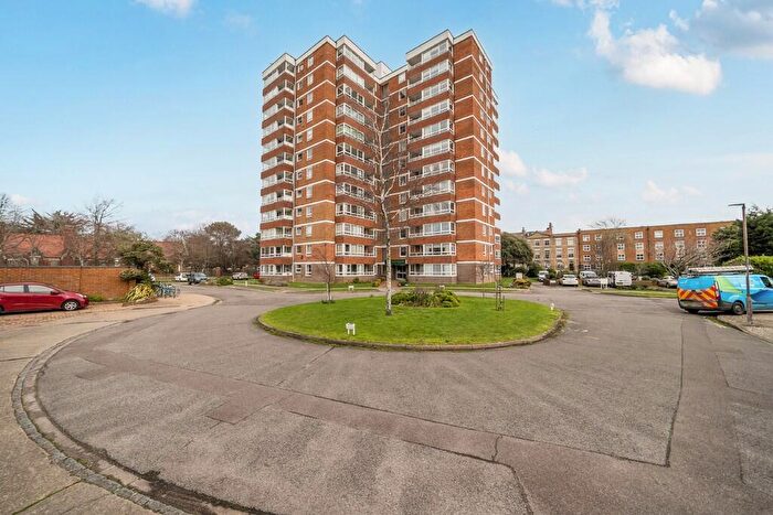 2 Bedroom Apartment For Sale In Blount Road, Portsmouth, PO1