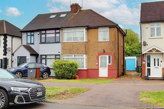 3 Bedroom Semi-Detached House To Rent In Cambridge Drive, Potters Bar, EN6