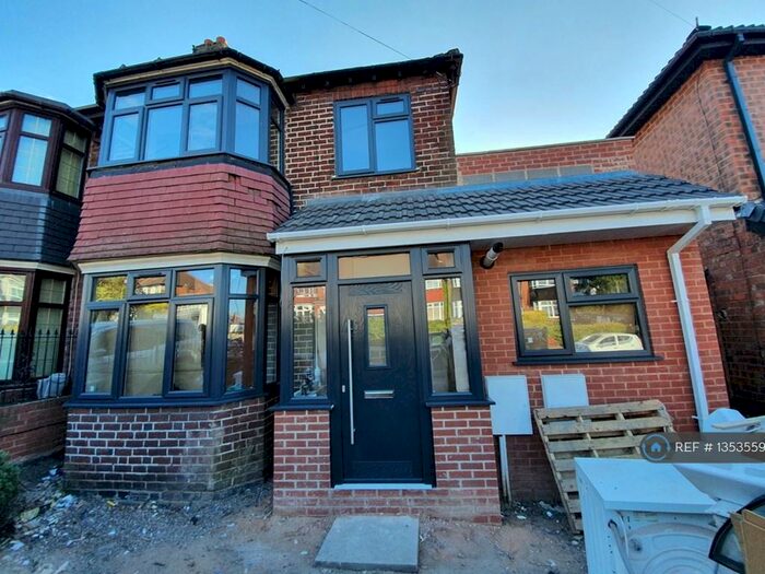 3 Bedroom Semi-Detached House To Rent In Landswood Road, Oldbury, B68