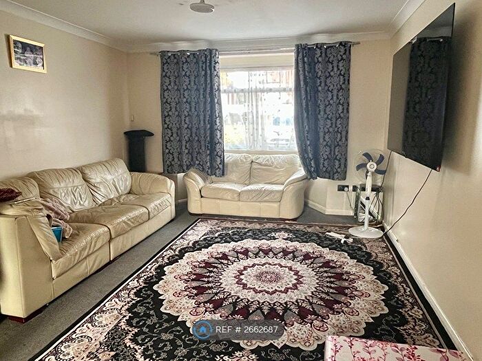 3 Bedroom Semi-detached House To Rent In Fern Lane, Hounslow, TW5