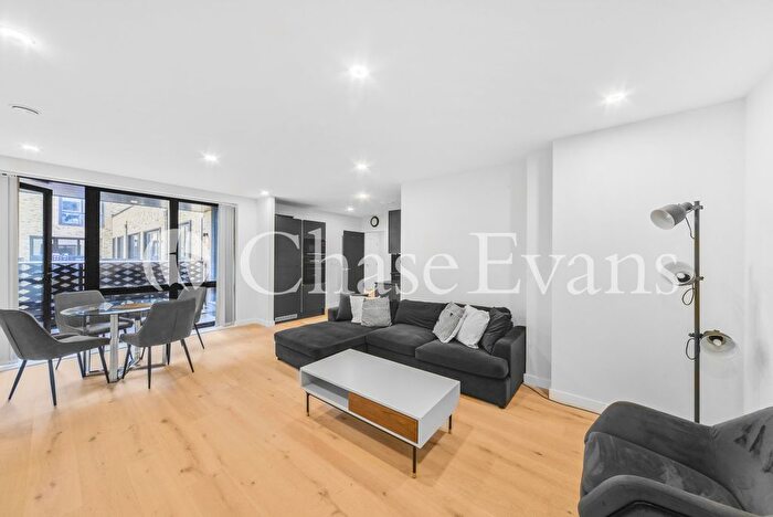 2 Bedroom Flat To Rent In Middle Road, Hanwell Square, Hanwell, London, W7