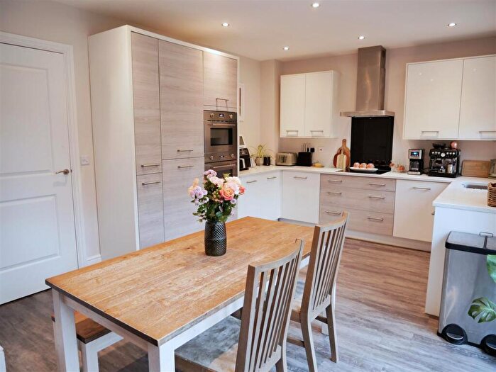 3 Bedroom Semi Detached House For Sale In Roundway Rise, Calne, SN11