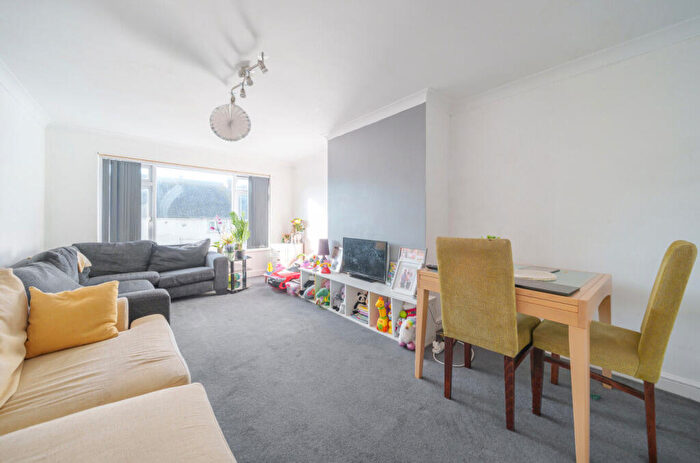 2 Bedroom Apartment For Sale In Park Crescent, Rottingdean, Brighton, East Sussex, BN2