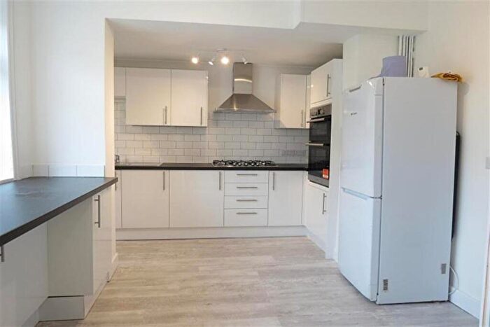 6 Bedroom House To Rent In Bedroom Detached House In Winton, BH9