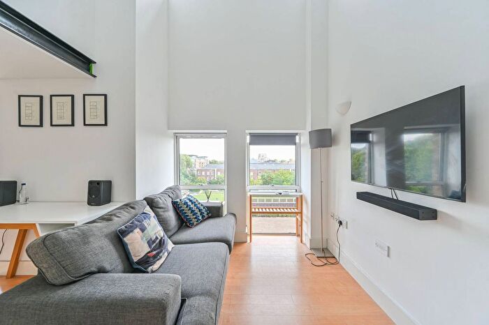 2 Bedroom Flat To Rent In Cadogan Road, Woolwich, London, SE18