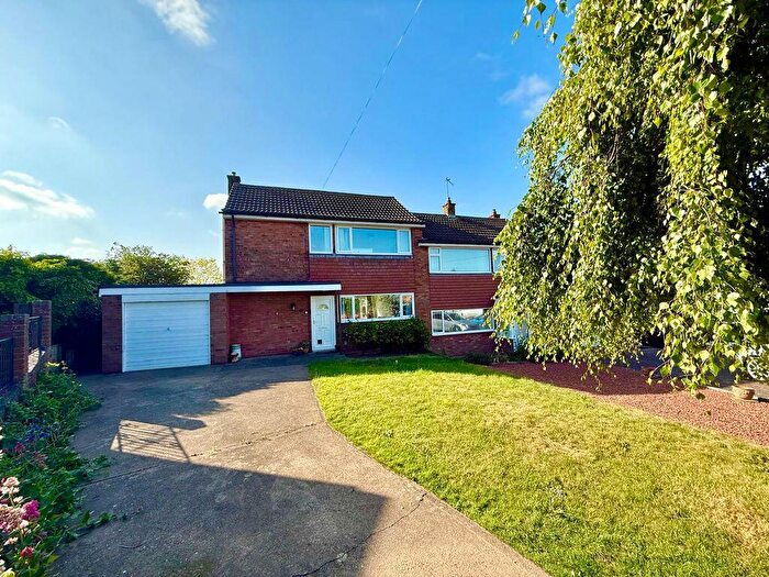 3 Bedroom Semi-Detached House For Sale In Spacious Family Home With Potential To Extend, NG31