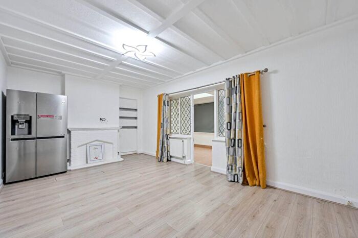 4 Bedroom Detached House To Rent In Westfield Road, Woking, GU22