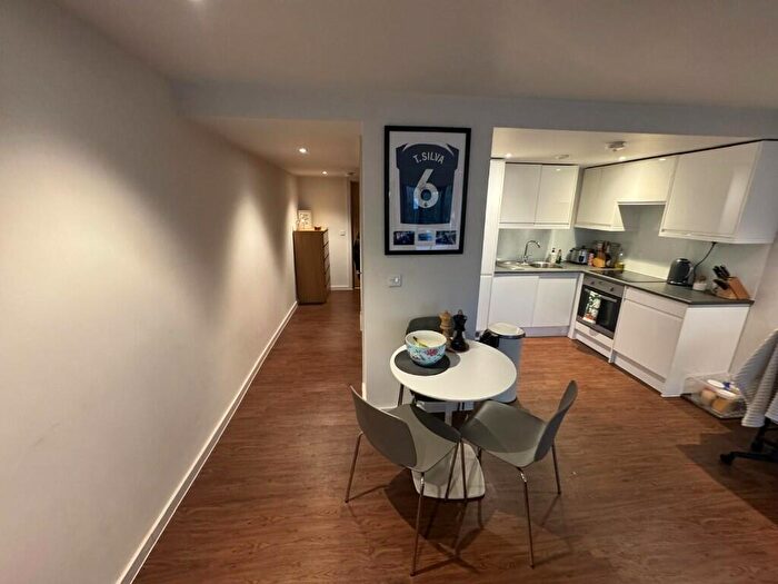 1 Bedroom Flat To Rent In Victoria Road, Leeds, West Yorkshire, LS6