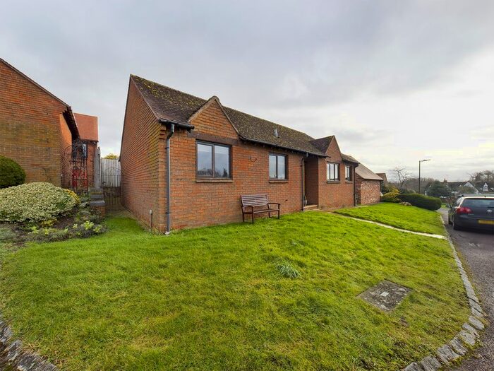 3 Bedroom Bungalow To Rent In Pound Close, Twyning, Tewkesbury, GL20