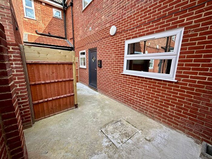 1 Bedroom Flat To Rent In High Road West, Felixstowe, Suffolk, IP11