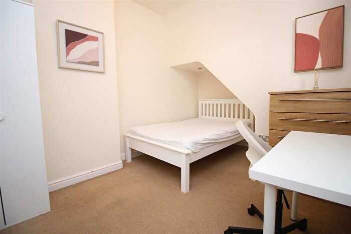 3 Bedroom Flat To Rent In Glenthorn Road, Jesmond, Newcastle Upon Tyne, NE2