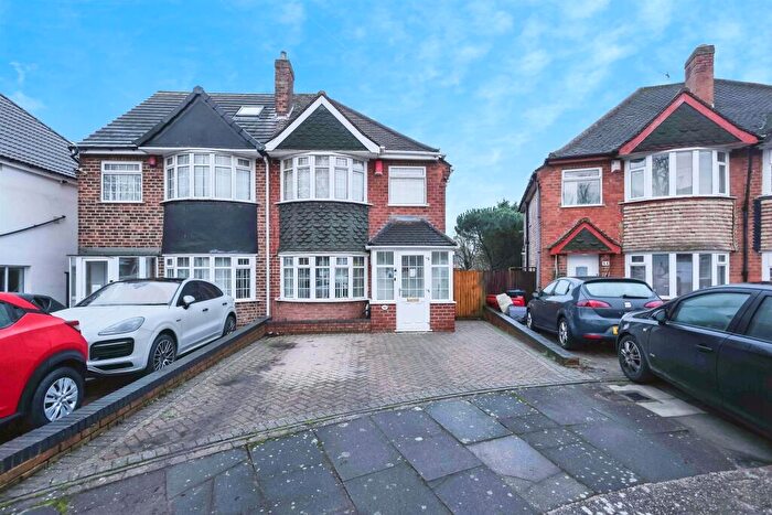 3 Bedroom Semi Detached House For Sale In Arran Road, Birmingham, B34