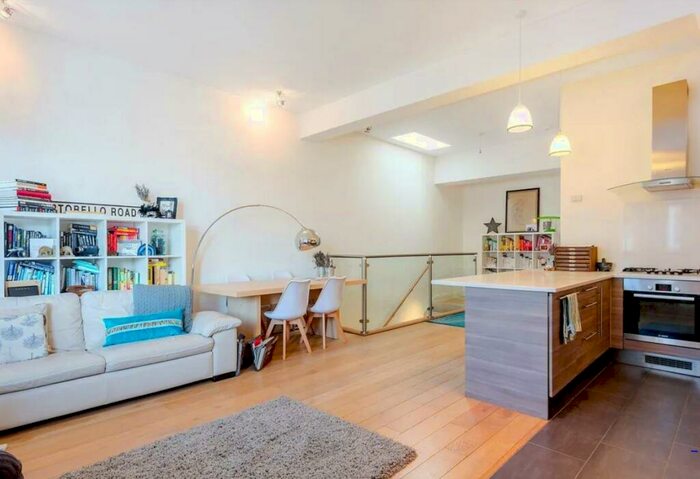 2 Bedroom Flat To Rent In Villiers Road, Willesden Green, NW2