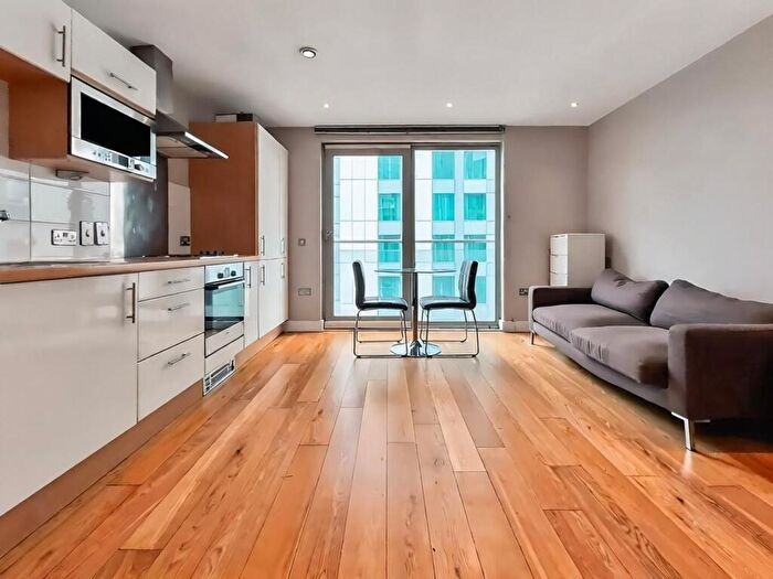 Apartment To Rent In Bute Terrace, Cardiff, CF10