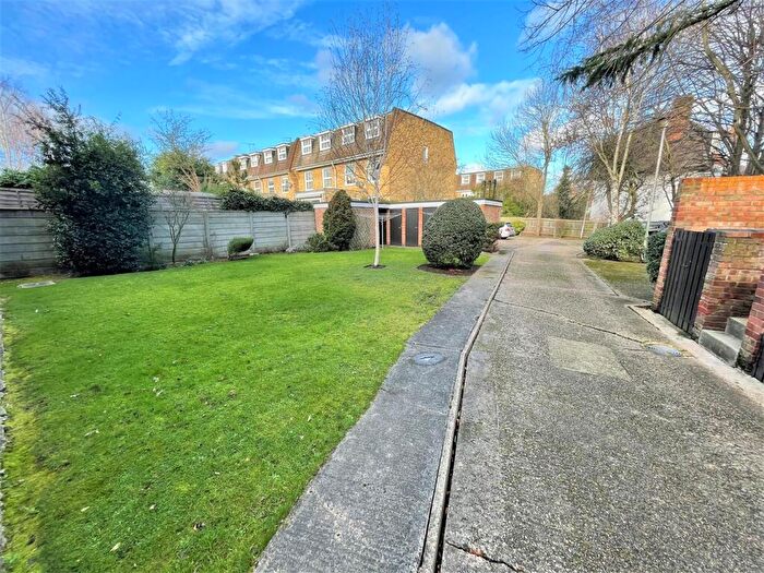 1 Bedroom Flat To Rent In Churchfields, South Woodford, London, E18