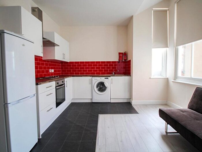 Apartment To Rent In Apt A, Clarendon Road #, LS2