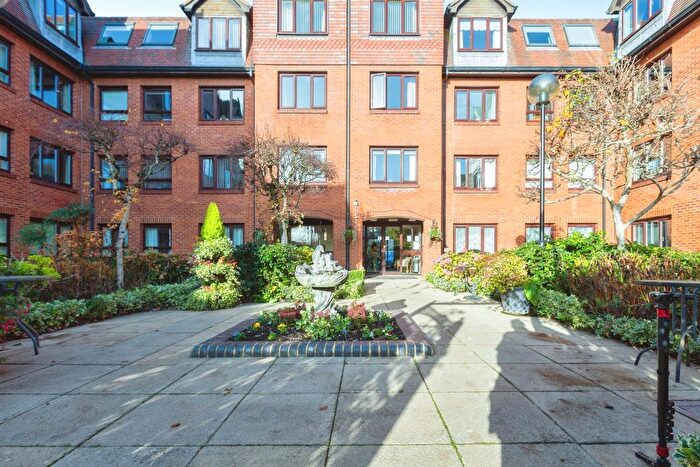 2 Bedroom Flat For Sale In Water Lane, Leighton Buzzard, LU7