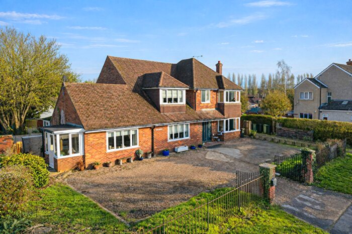 6 Bedroom Detached House For Sale In Stoke Road, Bletchley, MK2