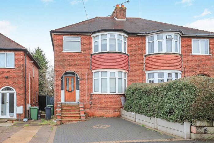 3 Bedroom Semi Detached House For Sale In Worcester Road, Willenhall, WV13