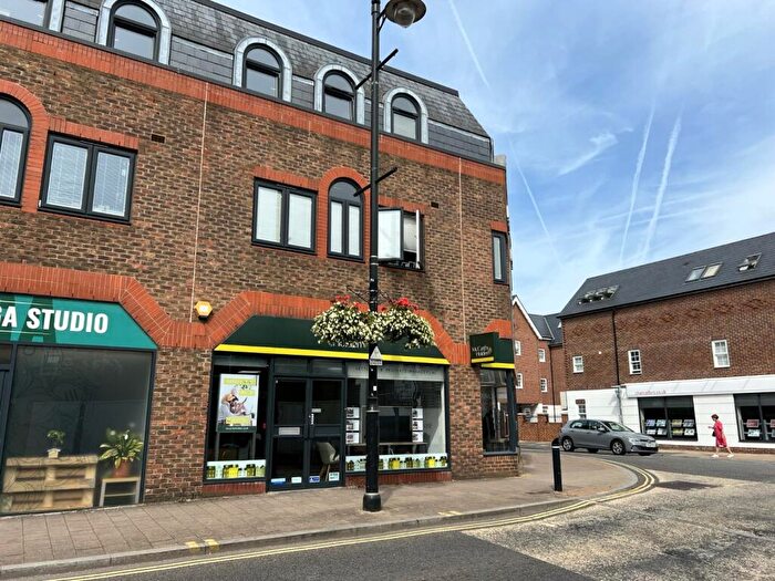 1 Bedroom Flat To Rent In Church Road, Fleet, Hampshire, GU51