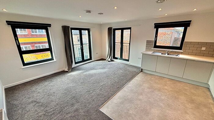 2 Bedroom Flat To Rent In Coal Orchard, Taunton, TA1