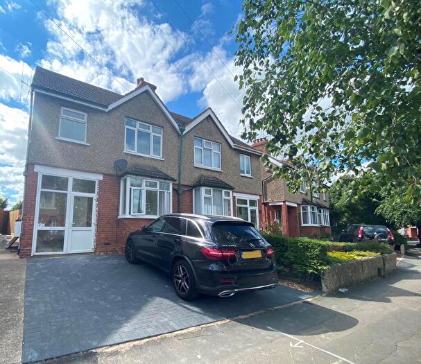 3 Bedroom House To Rent In Stacey Avenue, Wolverton, MK12