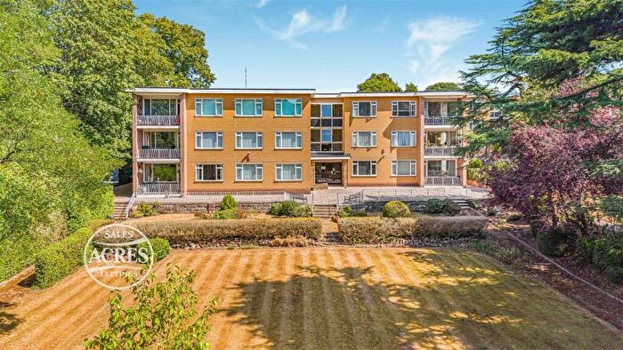 3 Bedroom Apartment For Sale In Seymour Gardens, Four Oaks, Sutton Coldfield, B74