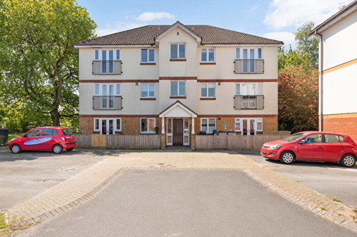 2 Bedroom Flat For Sale In Beechfield Drive, Devizes, Wiltshire, SN10
