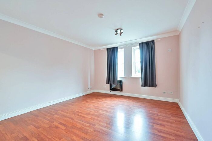 2 Bedroom Flat To Rent In The Gables, Watford, WD25