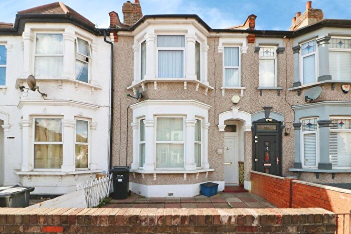 3 Bedroom Terraced House For Sale In Richmond Road, Ilford, IG1