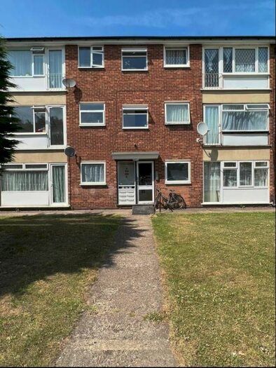 2 Bedroom Flat To Rent In Slough, Berkshire, SL1
