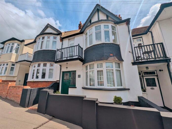 2 Bedroom Flat To Rent In Beach Avenue, Leigh-On-Sea, SS9