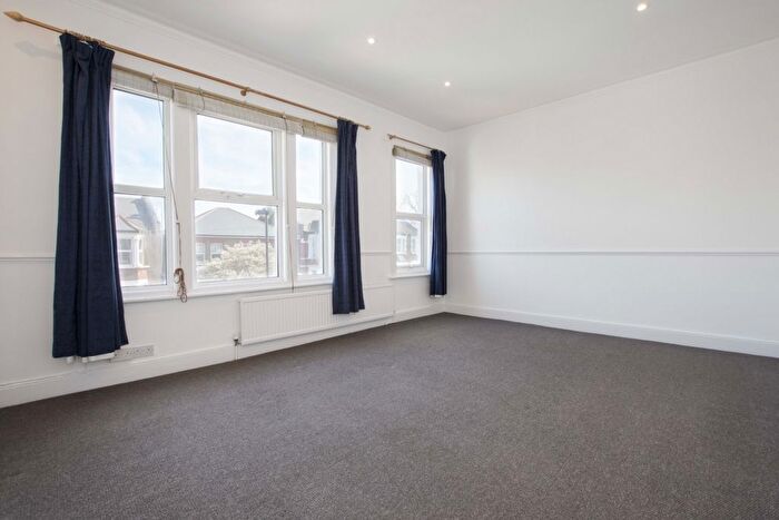 1 Bedroom Flat To Rent In Whittington Road, Bowes Park, N22