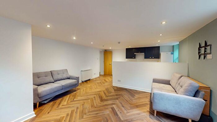 4 Bedroom Flat To Rent In Hyde Terrace, Woodhouse, Leeds, LS2