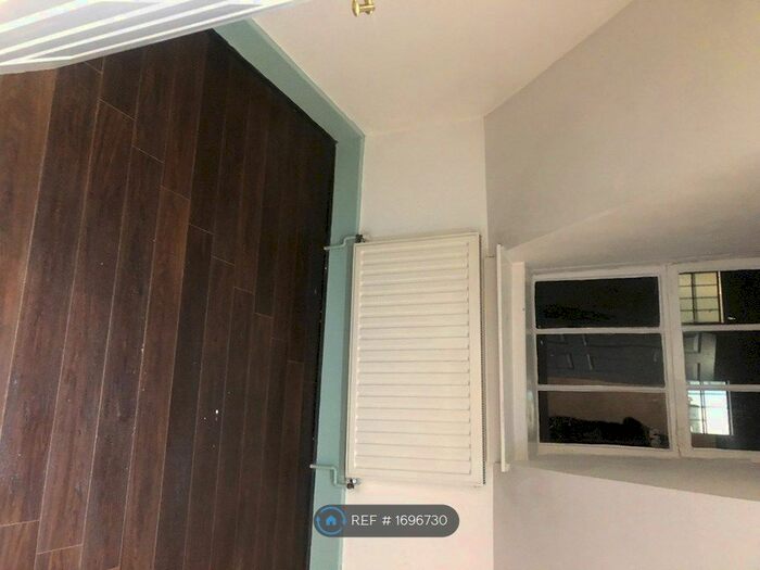 2 Bedroom Flat To Rent In Gundulph Square, Rochester, ME1