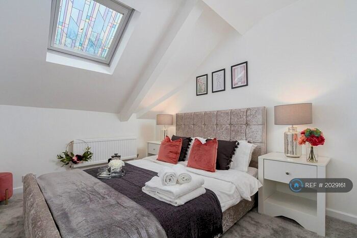 2 Bedroom Flat To Rent In Stacey Road, Cardiff, CF24