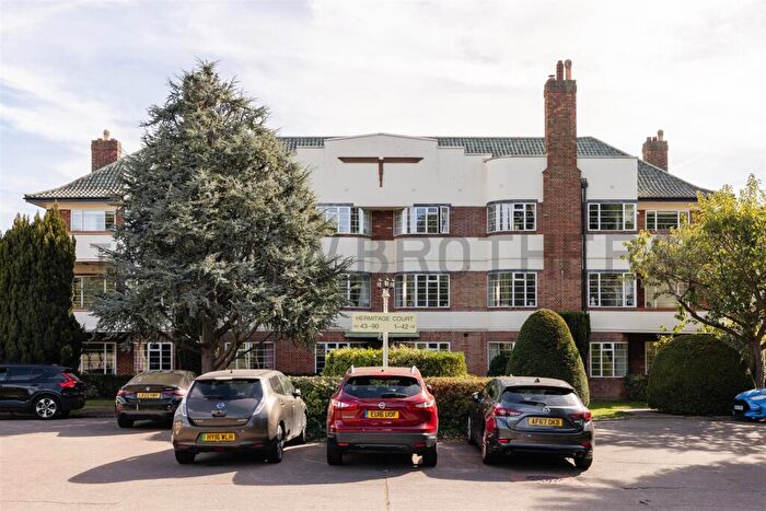 3 Bedroom Flat To Rent In Woodford Road, South Woodford, E18