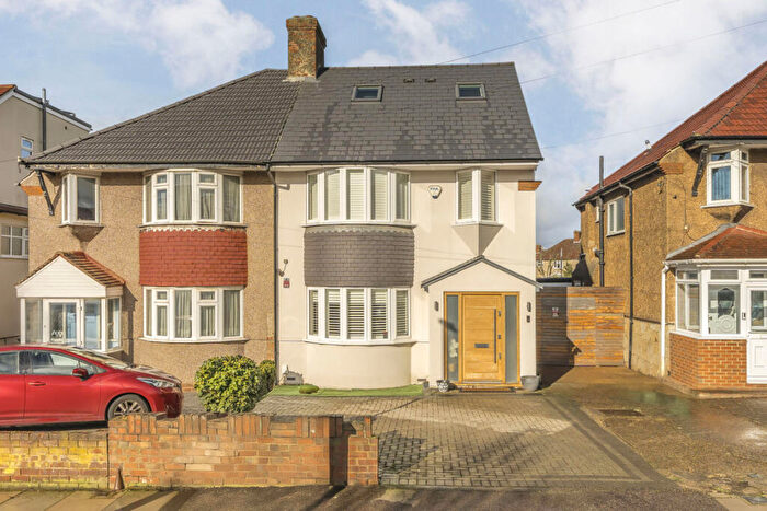 5 Bedroom Semi Detached House For Sale In Wricklemarsh Road, Charlton, SE3