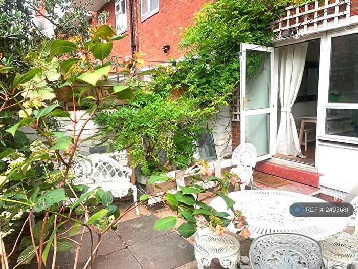 2 Bedroom Flat To Rent In Buxton Streeet, London, E1